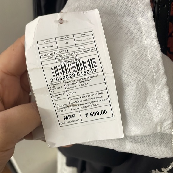 LOV Black Sling Bag | NWT - Picture 9 of 10